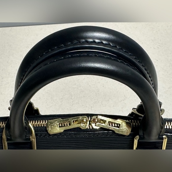 Louis Vuitton Alma PM Epi Textured Leather - Picture 10 of 15